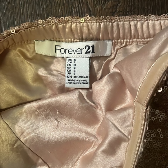 🚨4/$13🚨 Forever 21 Gold Sequence Cors - Picture 4 of 7